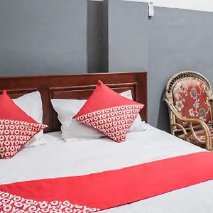 Oyo 93117 Penginapan Tiga Dara