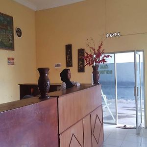 Oyo 93268 Maradona Guest House